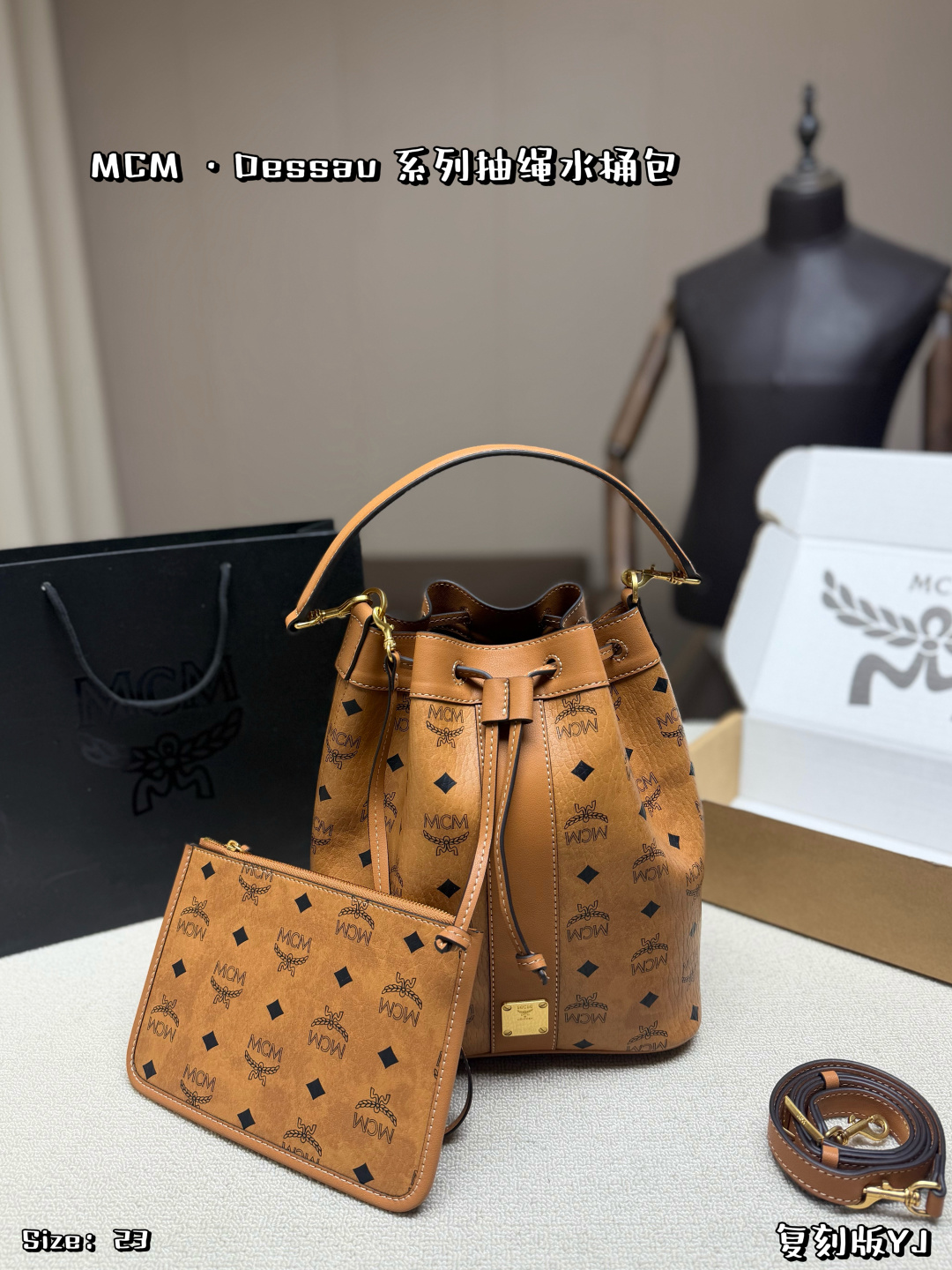P180, con caja plegable ✨MCM clásico bolso cubo color coñac, patrón Visetos + herrajes de latón bañado en oro…