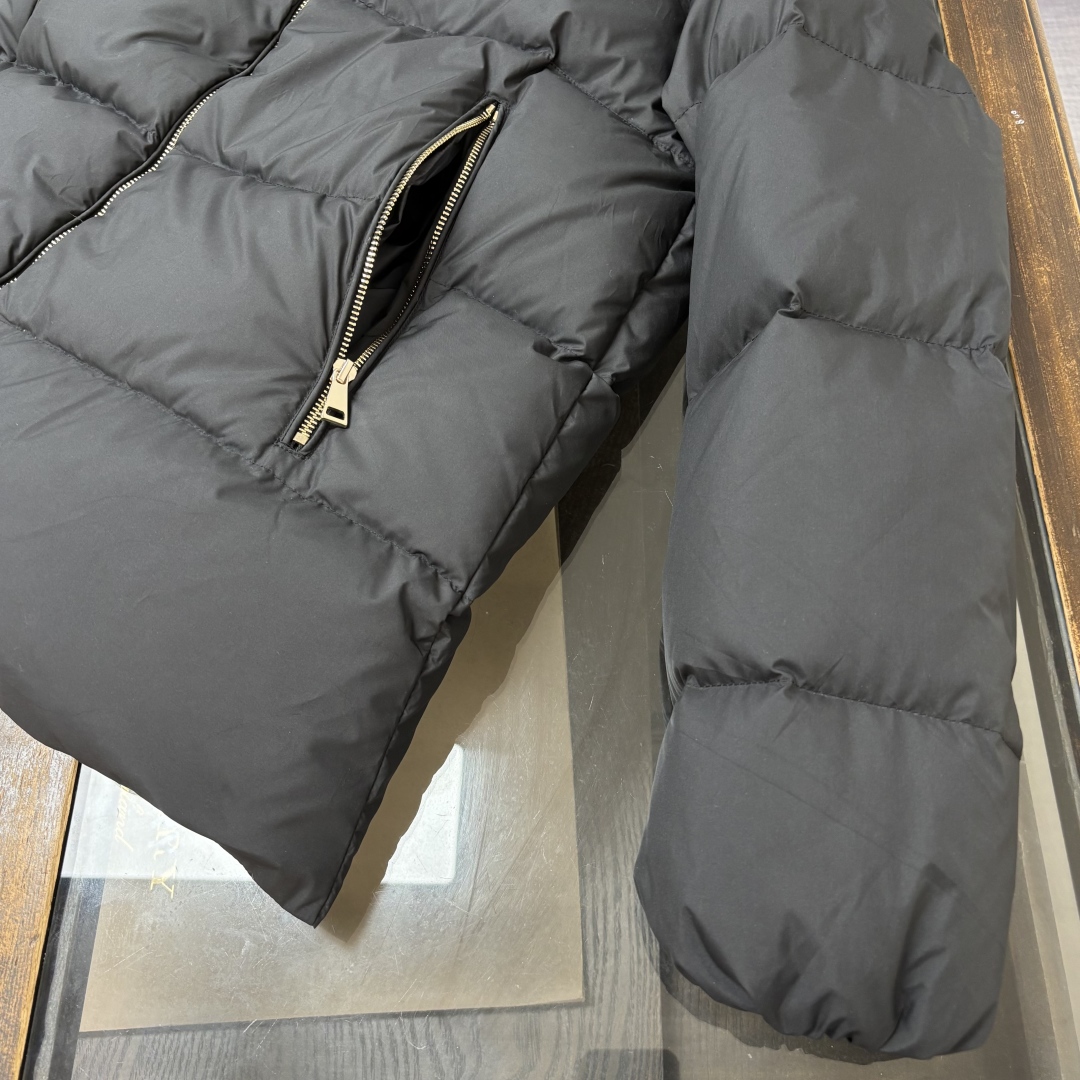 🆕Moncler 盟可睐Laichefur女士短款羽绒连帽狐狸毛领A版娃娃款羽绒服～官网专柜同步款，超轻