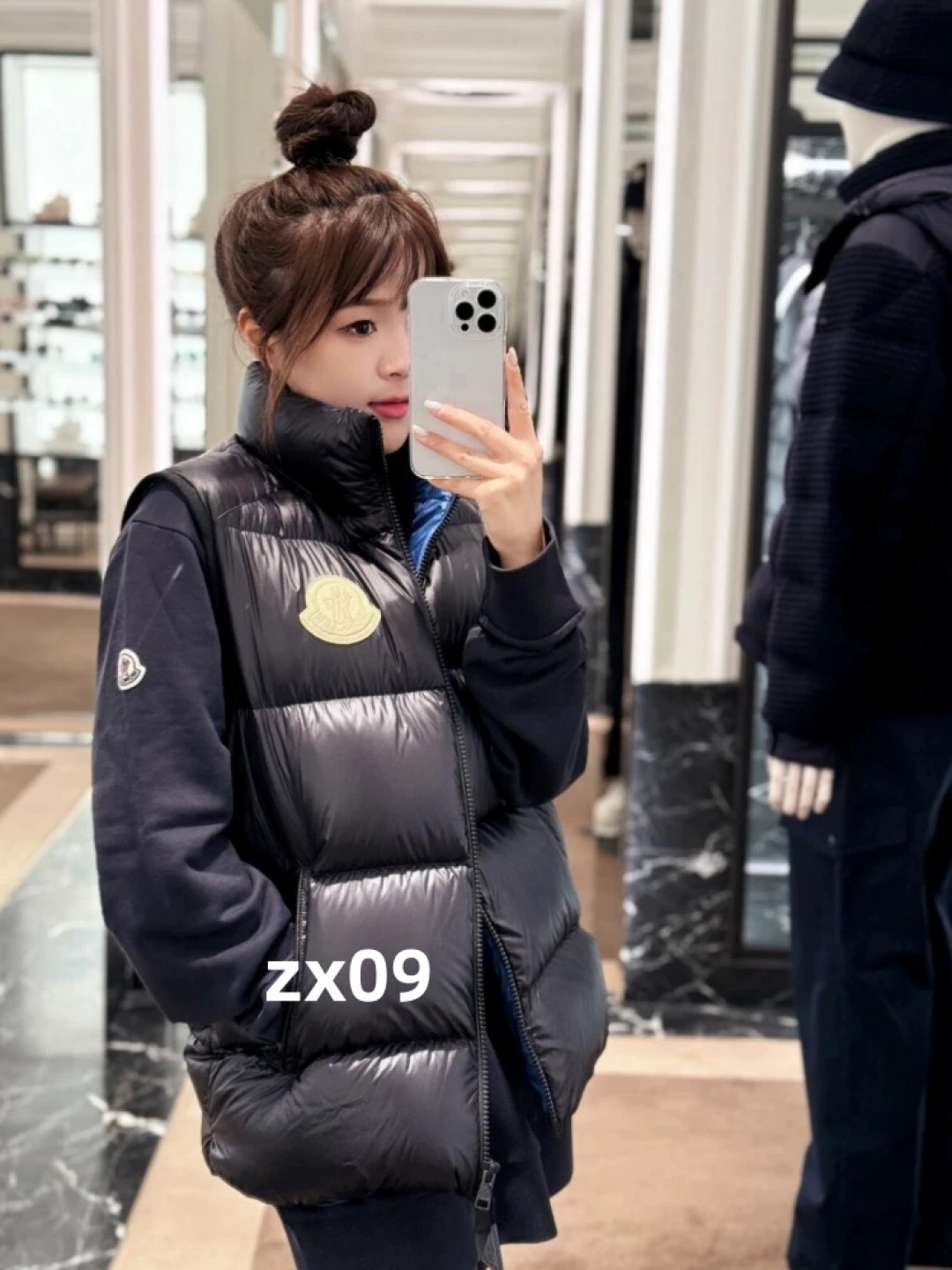 MON*CLER 蒙口 Sumi do 立领情侣款羽绒马甲～上身图！