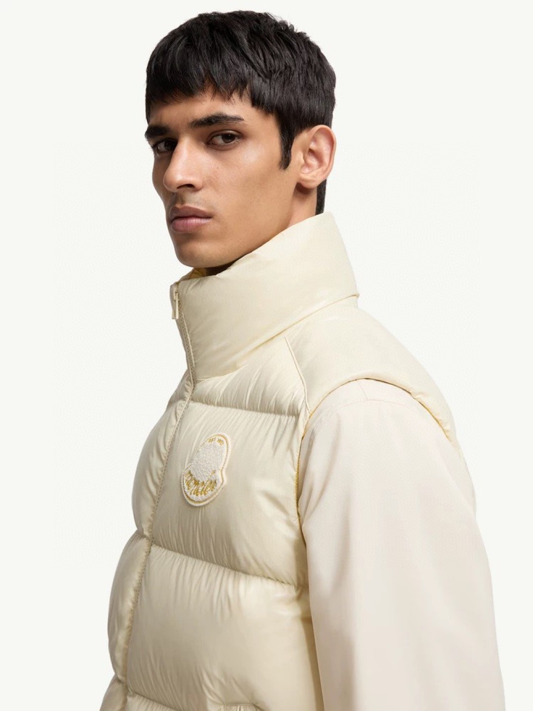Moncler 蒙口 LiPsi羽绒马甲～米白色官网图！