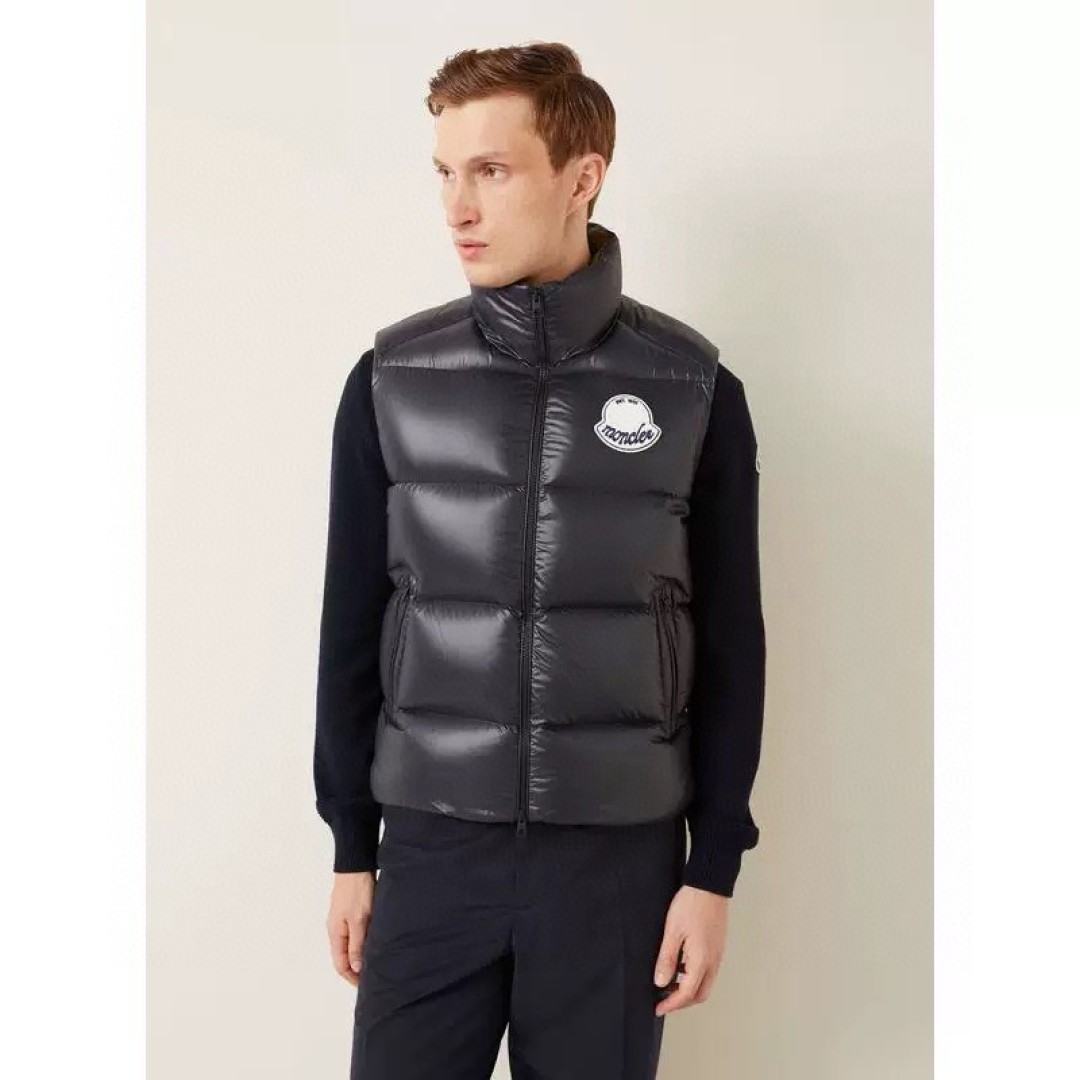 Moncler 蒙口 LiPsi羽绒马甲～黑色官网图！