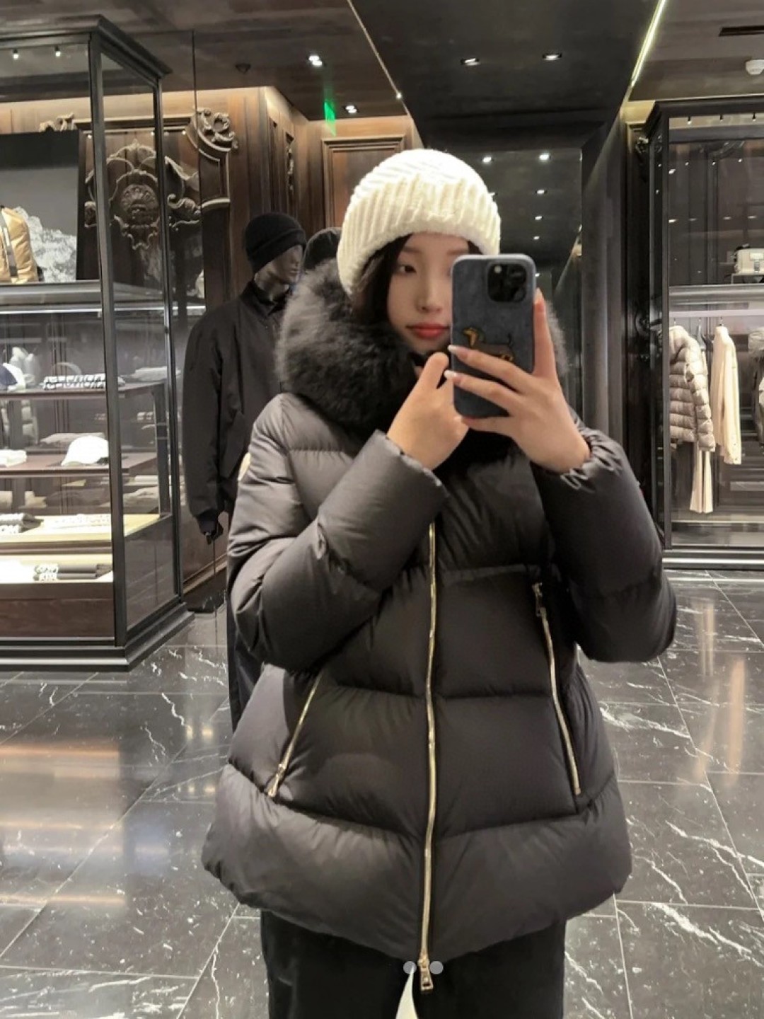 Moncler 盟可睐Laichefur女士狐狸毛领A版娃娃款羽绒服～上身图～