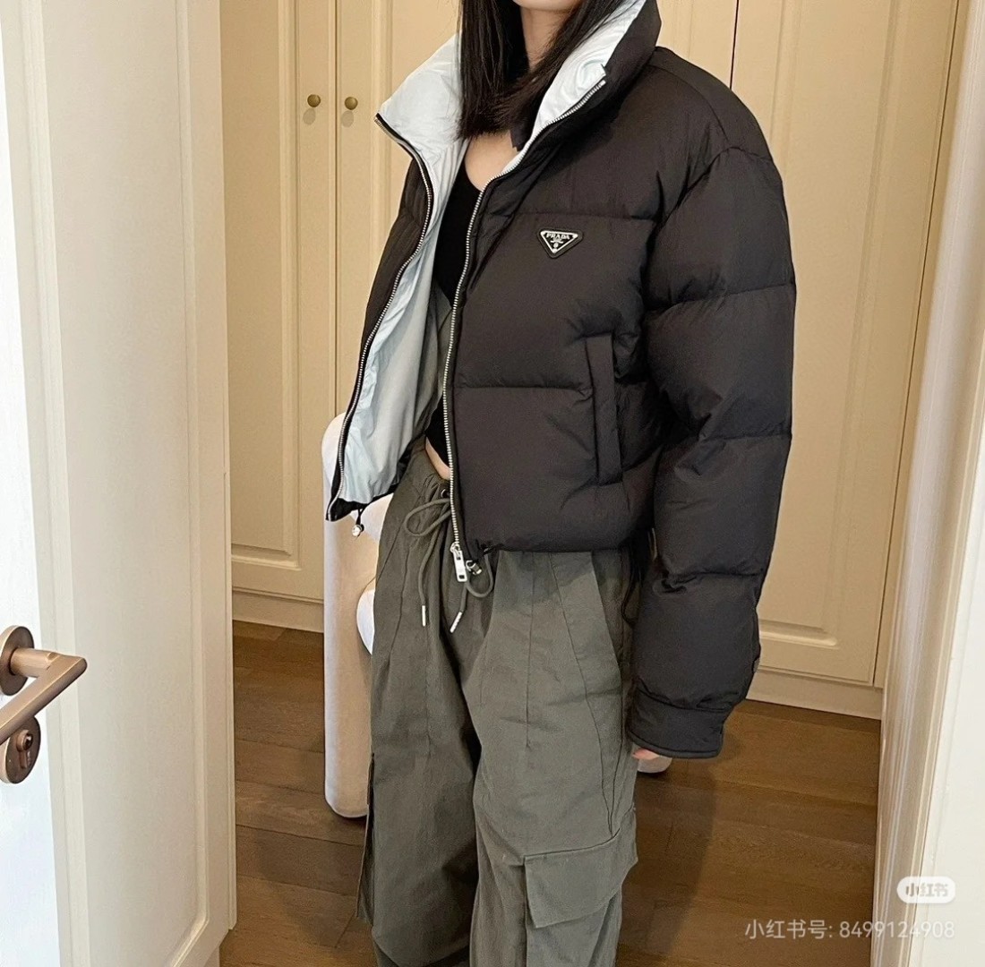 PRADA 普拉达 女款短款羽绒服 黑色上身图😍
