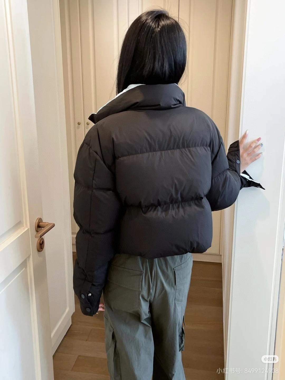 PRADA 普拉达 女款短款羽绒服 黑色上身图😍