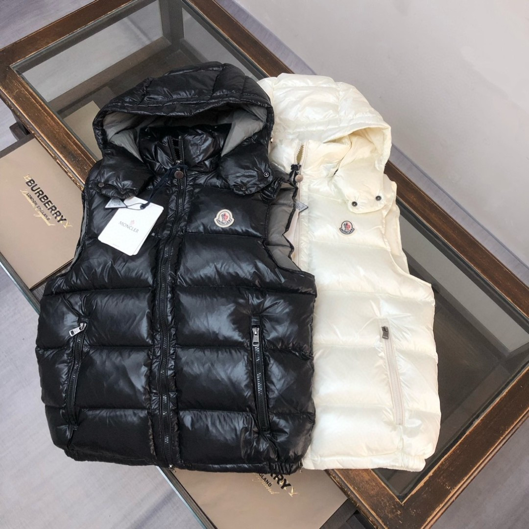 【MONCLER 蒙口 情侣款高版本连帽羽绒马甲背心】超人气爆款单品，个性街头朋克风格打造，情侣款高规羽