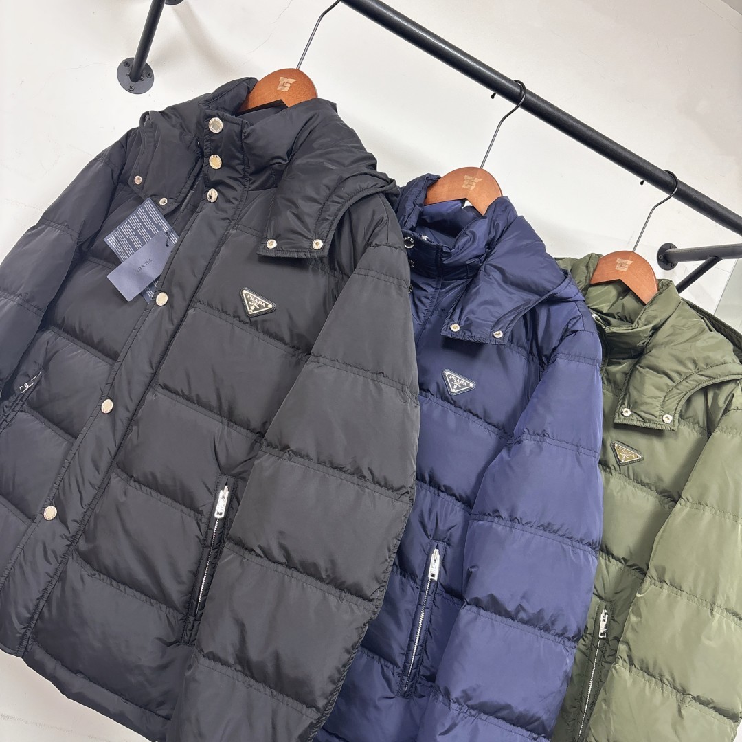 羽绒 新款上架🎬PRADA 普拉达 25秋冬新款带帽羽绒服外套 (帽子🉑拆卸)轻便蓬松保暖舒适,经典百搭