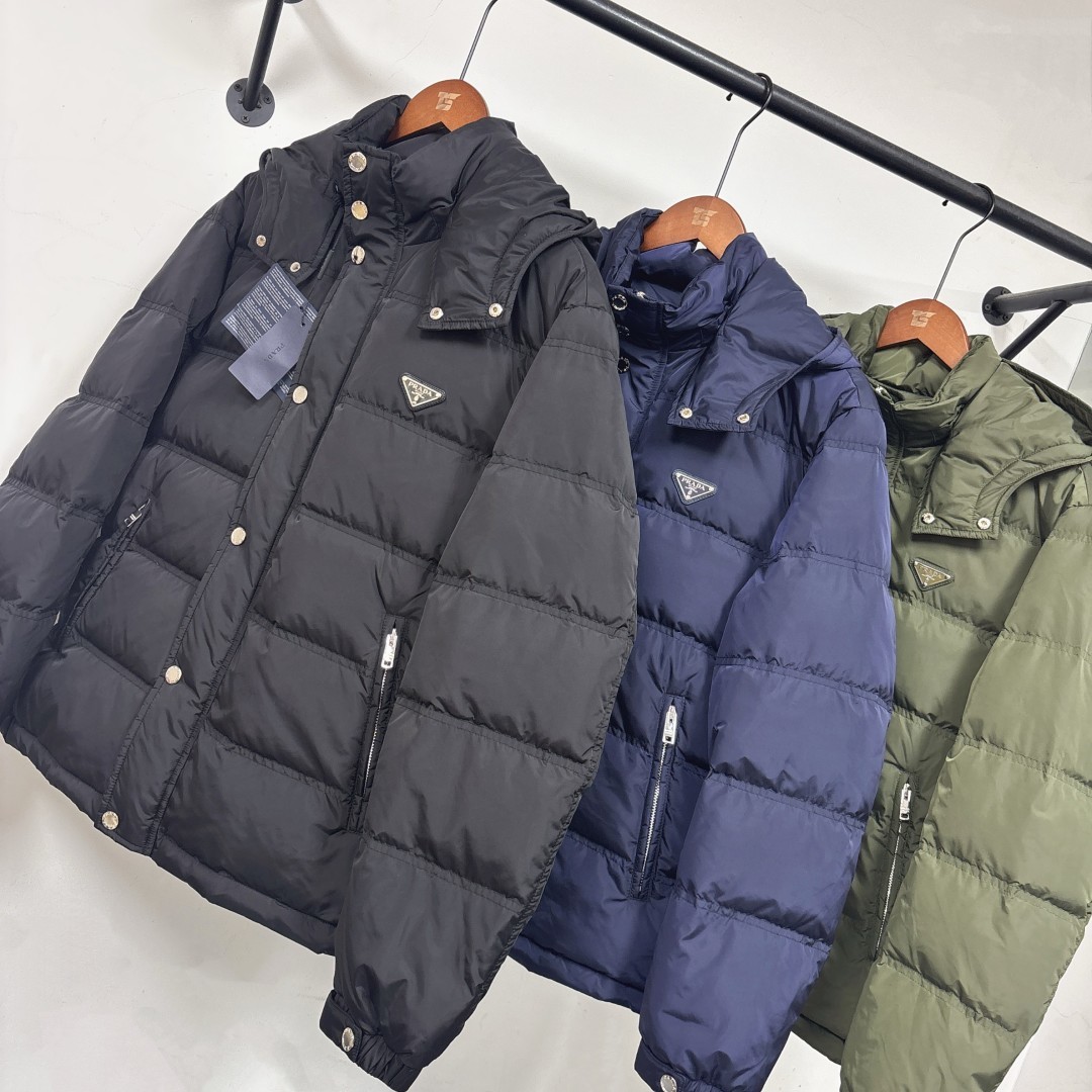 羽绒 新款上架🎬PRADA 普拉达 25秋冬新款带帽羽绒服外套 (帽子🉑拆卸)轻便蓬松保暖舒适,经典百搭
