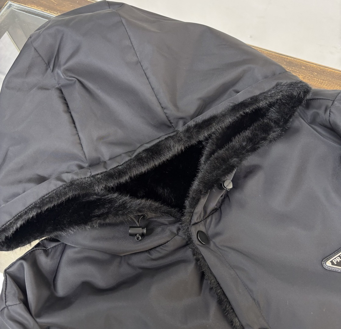 外套 🆕PRADA 普拉达 25秋冬新款双面穿夹克外套～两面🉑穿～满足多种穿搭风格～超级狠货 ！简约廓形