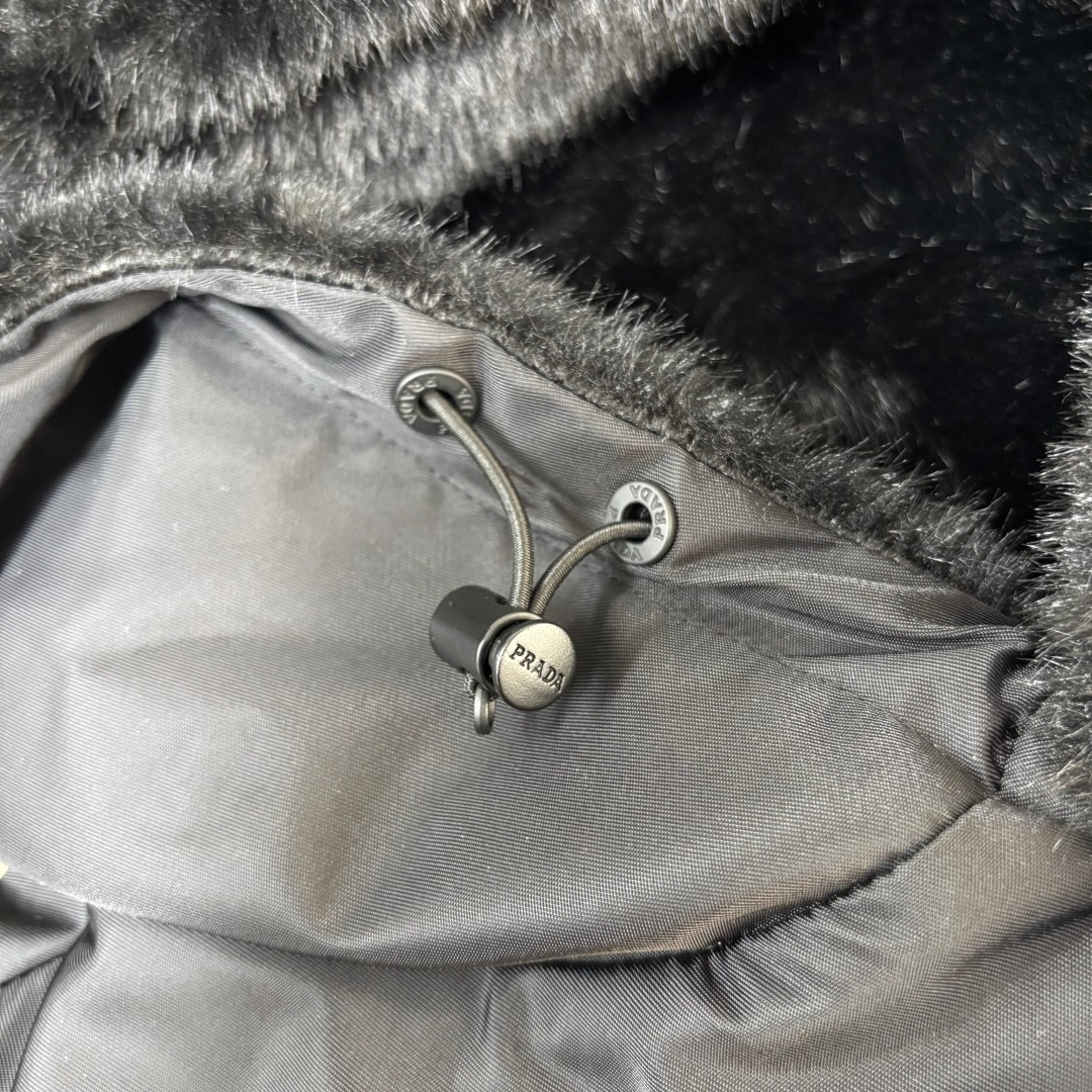 外套 🆕PRADA 普拉达 25秋冬新款双面穿夹克外套～两面🉑穿～满足多种穿搭风格～超级狠货 ！简约廓形