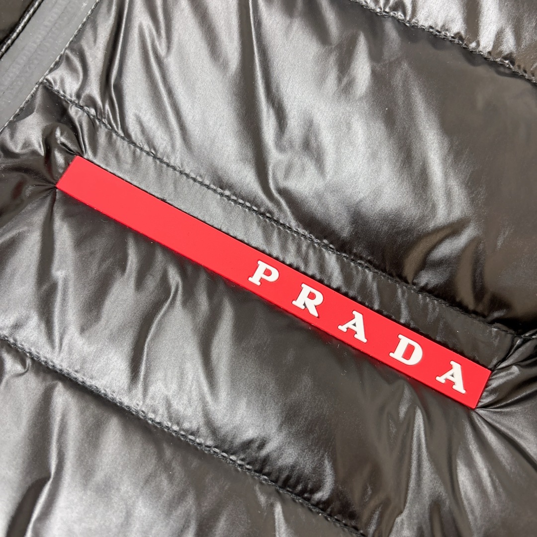 羽绒 新款上架🎬Prada(普拉达) 25早秋新款 针织羽绒拼接连帽夹克外套（帽子🉑隐藏）商务休闲版型，