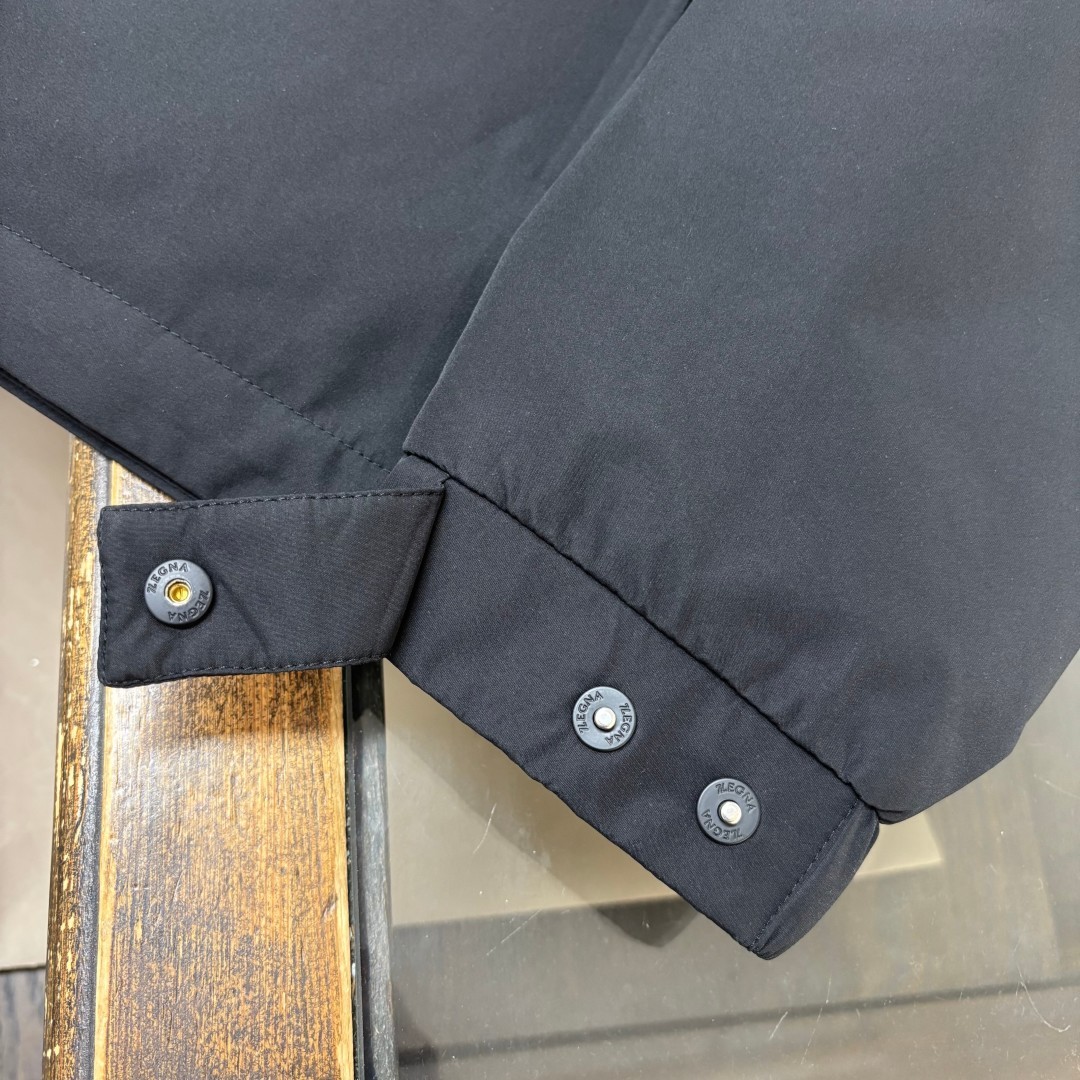 羽绒 🆕ZEGNA 杰尼亚 25秋冬最新连帽款男士羽绒服 ~完美质感 ,对于品质想必大家一定很清楚,高性