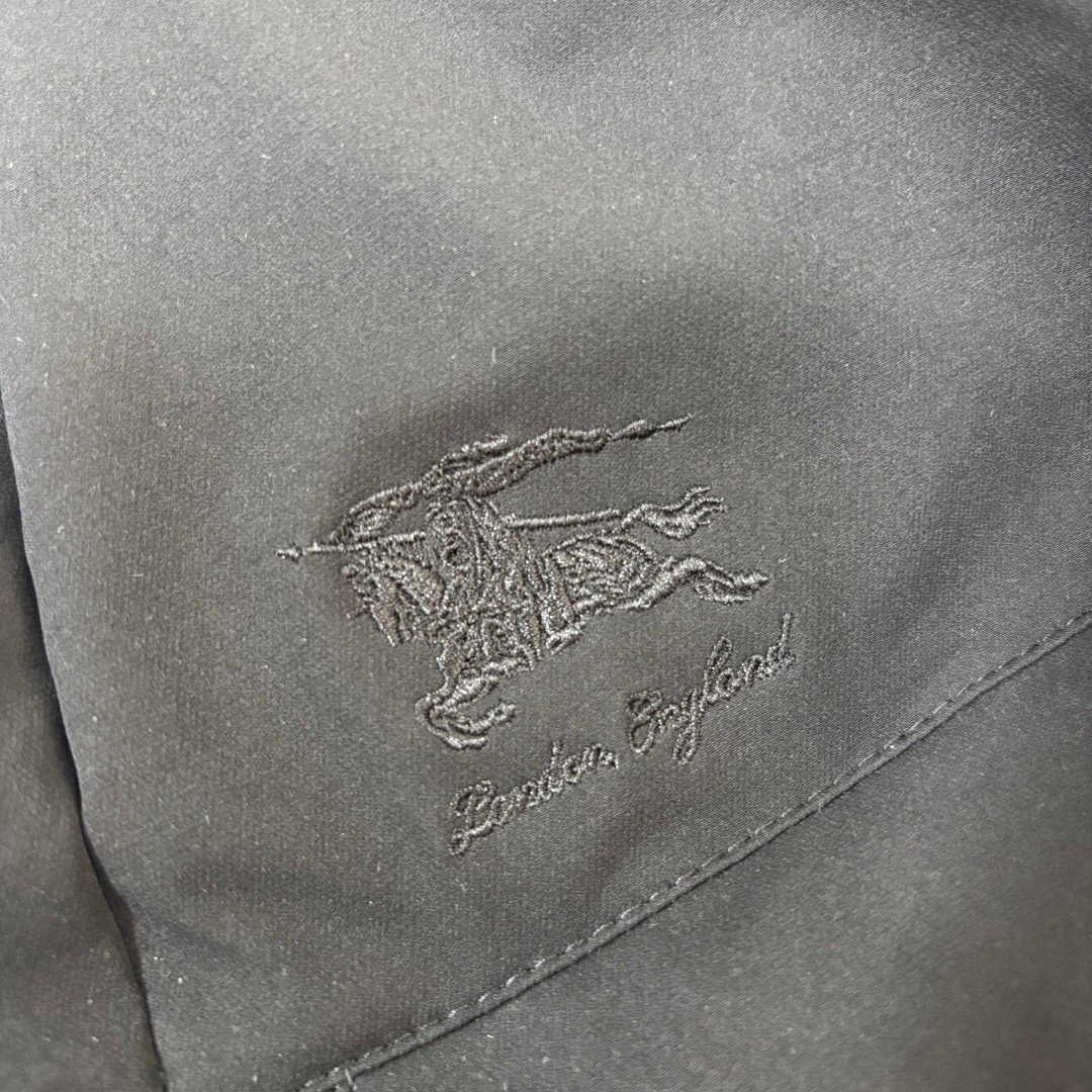 🆕BUR*BERRY 巴宝莉 25秋冬最新款连帽羽绒服外套 （帽子不🉑拆卸）版型剪裁完美穿着舒适有型，整