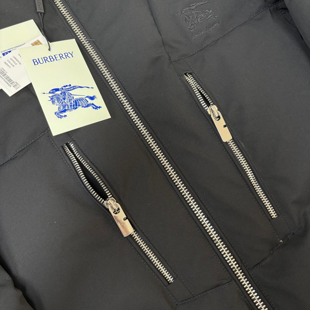 🆕BUR*BERRY 巴宝莉 25秋冬最新款连帽羽绒服外套 （帽子不🉑拆卸）版型剪裁完美穿着舒适有型，整