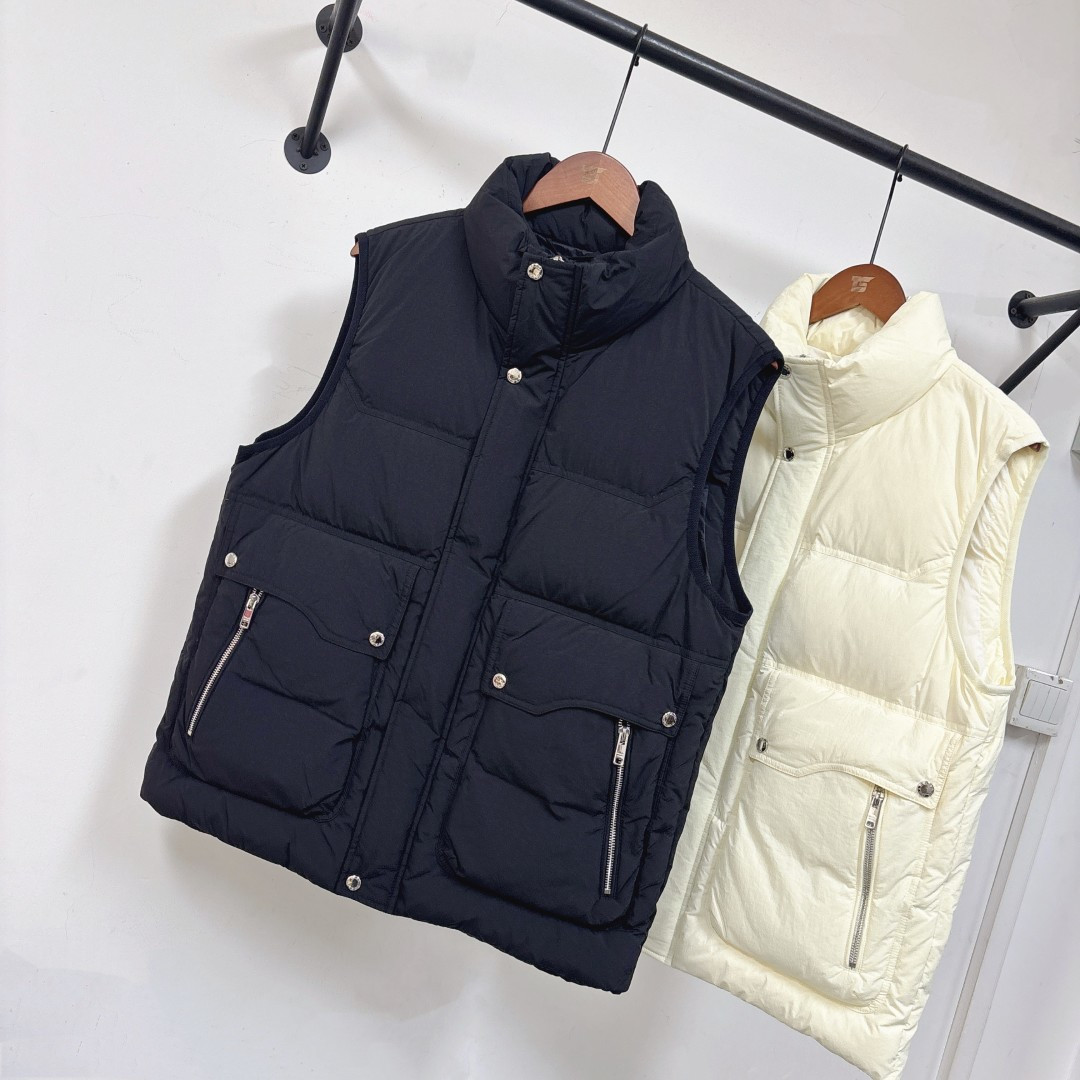 🆕PRA*DA 普拉达 25秋冬最新款立领羽绒马甲背心～版型剪裁完美穿着舒适有型，整体视觉感超强，上身效