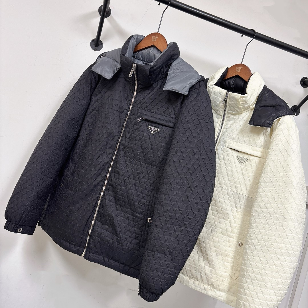 🆕PRA*DA 普拉达 25秋冬最新款连帽羽绒服外套～ 版型剪裁完美穿着舒适有型，整体视觉感超强，上身效