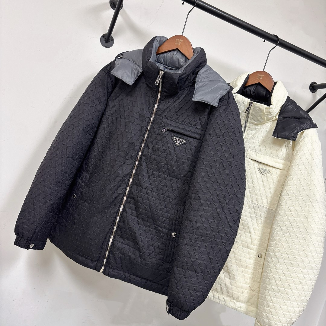 🆕PRA*DA 普拉达 25秋冬最新款连帽羽绒服外套～ 版型剪裁完美穿着舒适有型，整体视觉感超强，上身效