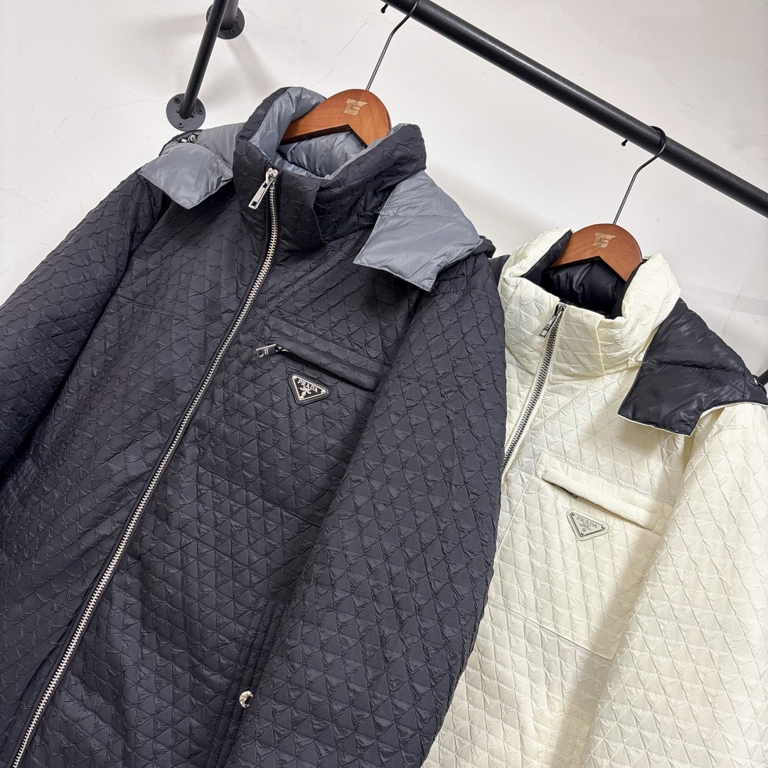 🆕PRA*DA 普拉达 25秋冬最新款连帽羽绒服外套～ 版型剪裁完美穿着舒适有型，整体视觉感超强，上身效
