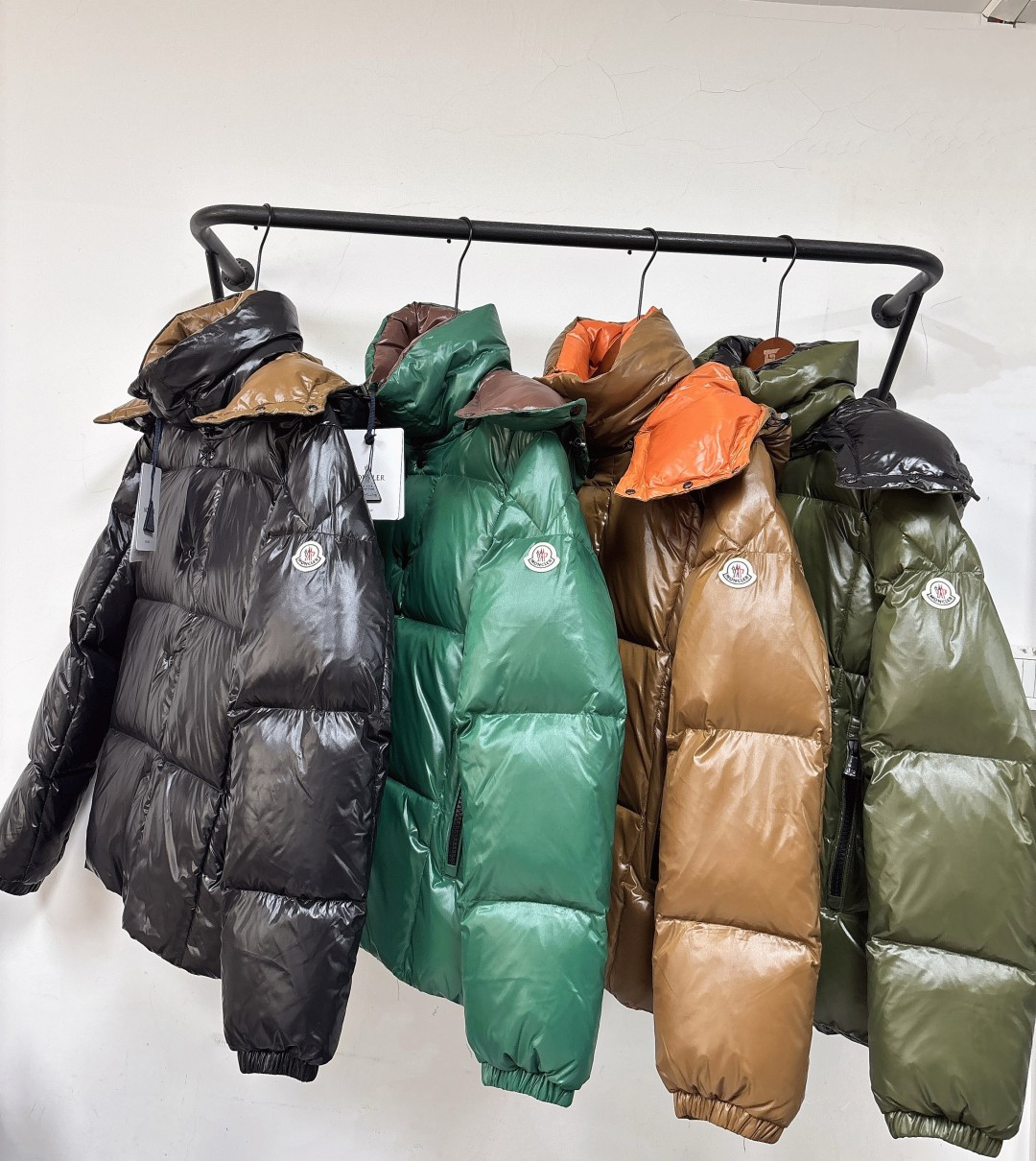 Moncler 盟可睐 新品 Parana男士黑金漆面面包服 羽绒服黑色 橄榄绿 翡翠绿 浅棕色 1-5