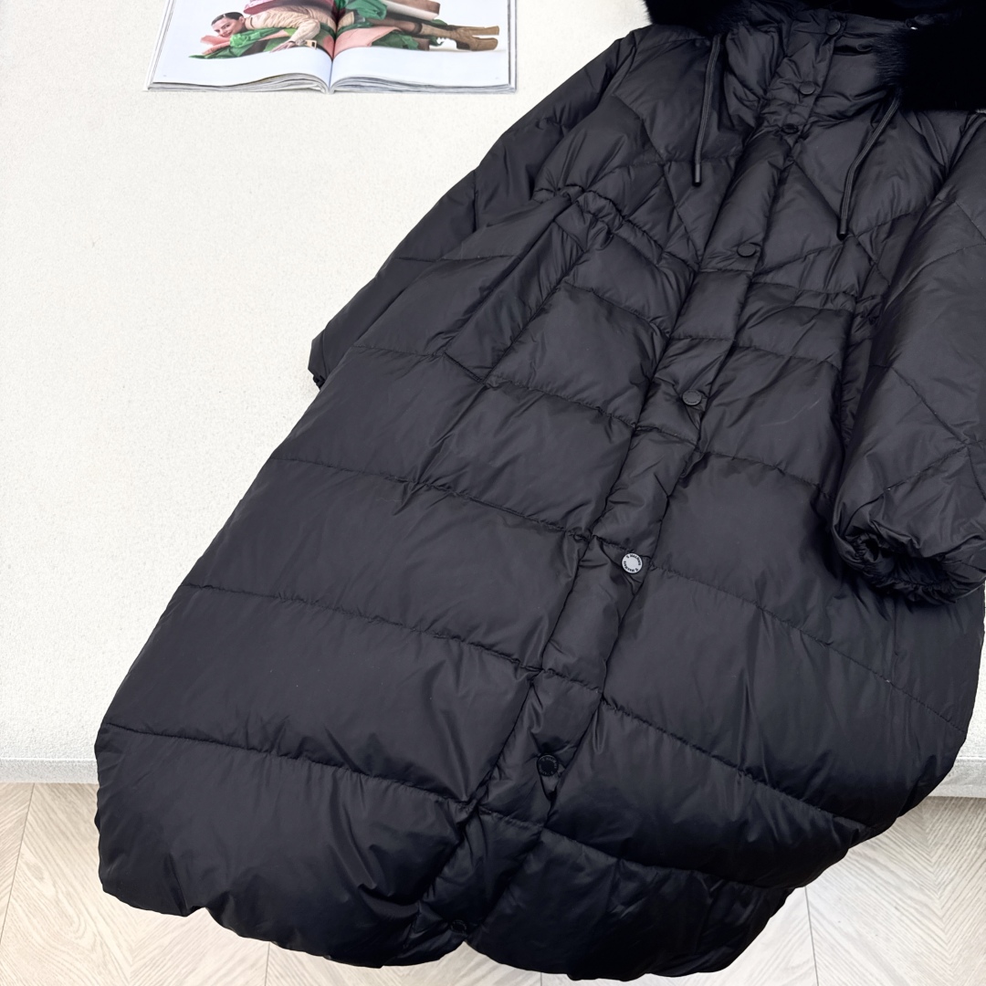 独家首发 原单品质 Max 25Ss———秋冬最新款毛领腰部抽绳收腰连帽长款羽绒服🖤 经典微宽松H版型 