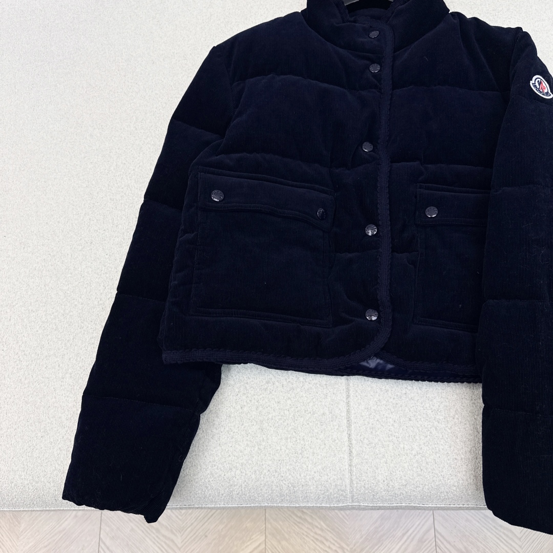 原单品质 Mc 25Ss————秋冬最新款编织边立领灯芯绒短款羽绒服外套🤎 进口高密灯芯绒面料+国标90