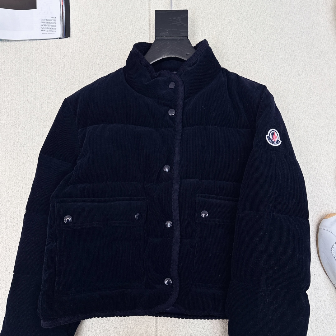 原单品质 Mc 25Ss————秋冬最新款编织边立领灯芯绒短款羽绒服外套🤎 进口高密灯芯绒面料+国标90
