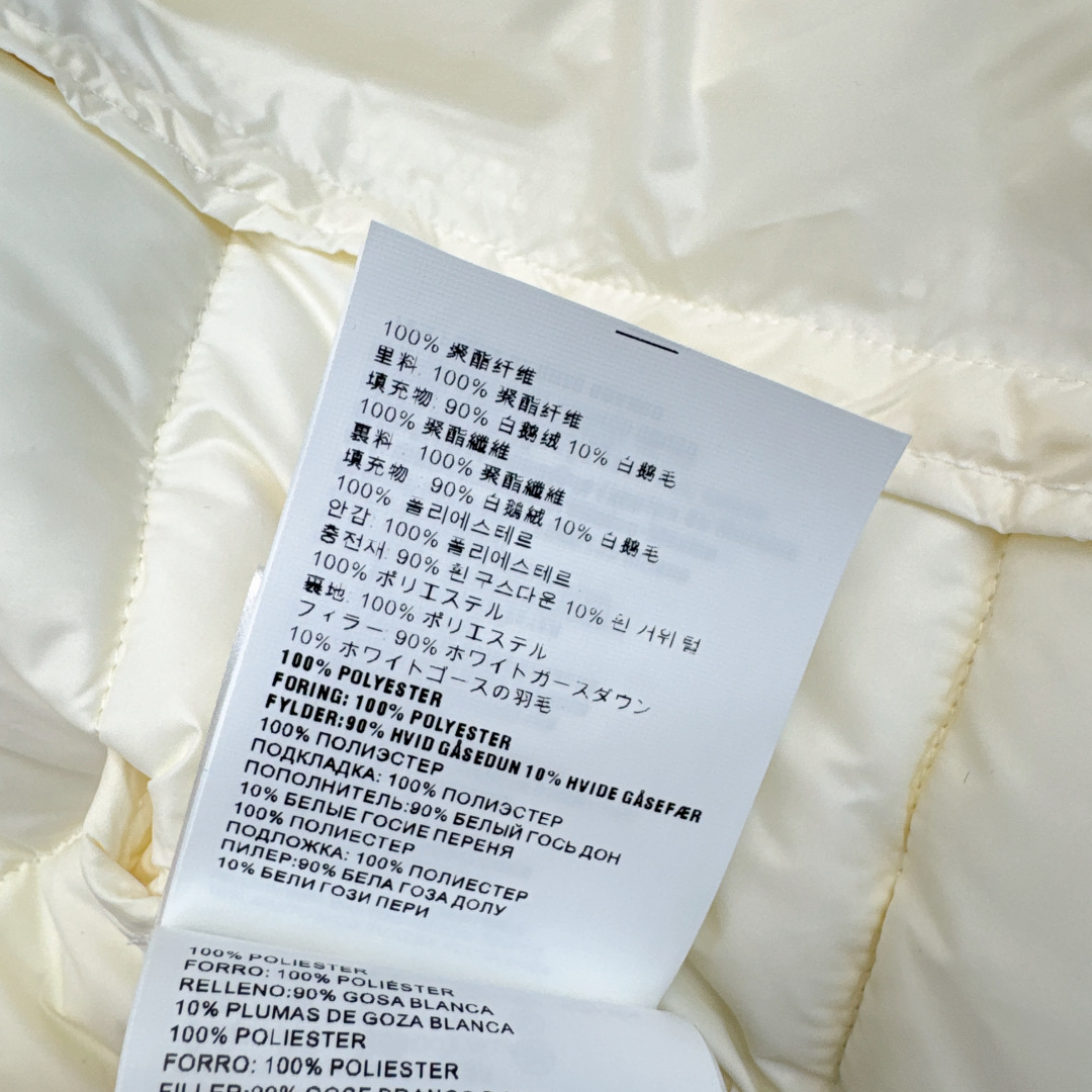 Miu 25Ss———秋冬新款轻薄连帽羽绒服外套🤍 定制开发五金配件所有细节处理全面到位 微宽松连帽版型