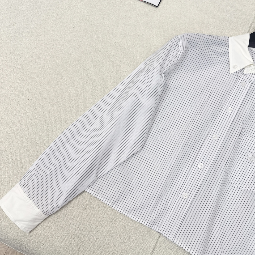 独家首发 CE 26Ss————早秋最新款条纹短款衬衫 🤍宽松H版型随性又帅气 口袋刺绣小logo装饰 