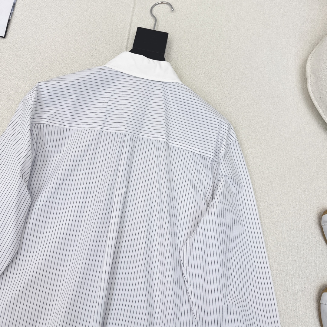独家首发 CE 26Ss————早秋最新款条纹短款衬衫 🤍宽松H版型随性又帅气 口袋刺绣小logo装饰 
