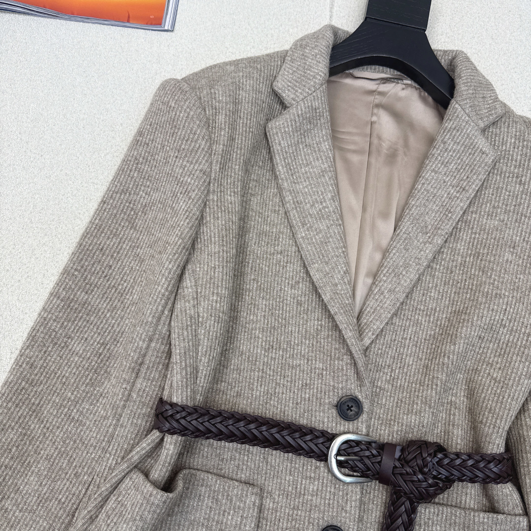 独家首发 Bc 25Ss————秋冬最新款定染针织西装外套🤎领边链条装饰 细节很加分 搭配编织腰带提升调