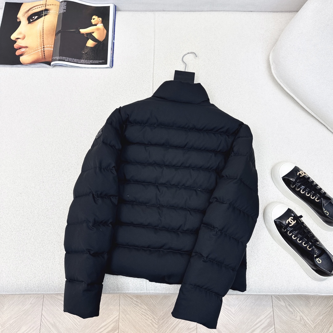 原单品质 MC 25Ss———秋冬新品短款立领羽绒服外套 💛立体剪裁版型设计 时髦又帅气 国标90白鹅绒