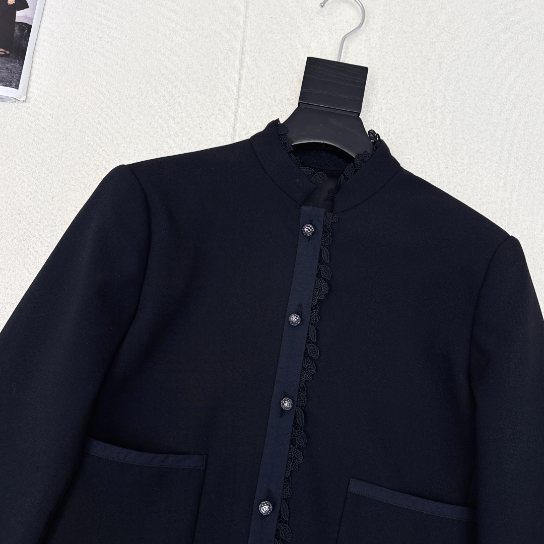 CD 25Ss———早秋新款水溶花蕾丝拼接小立领外套 🖤立体剪裁 正面双口袋点缀 短款版型 轻松分割身材