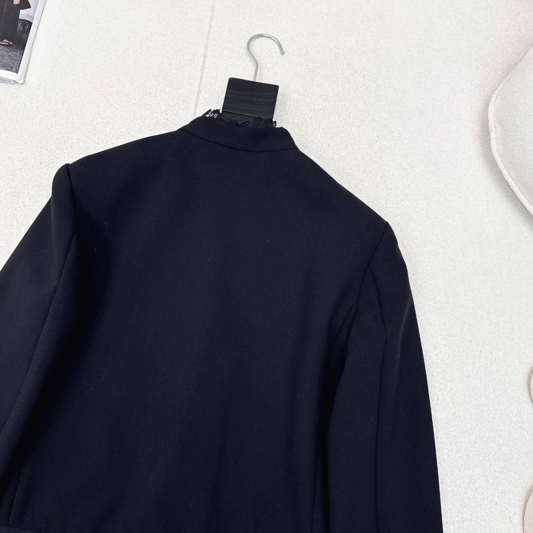 CD 25Ss———早秋新款水溶花蕾丝拼接小立领外套 🖤立体剪裁 正面双口袋点缀 短款版型 轻松分割身材