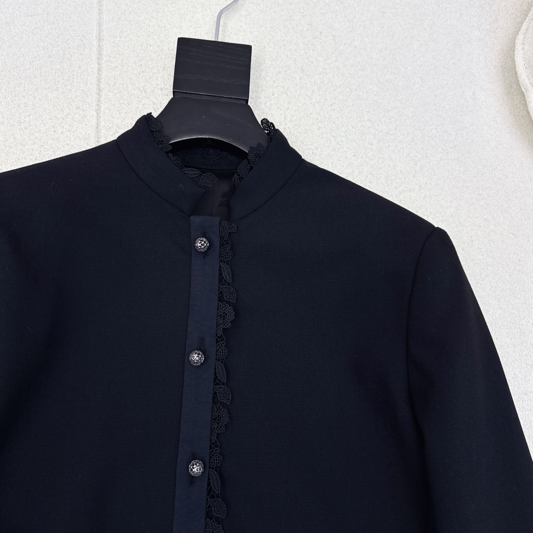 CD 25Ss———早秋新款水溶花蕾丝拼接小立领外套 🖤立体剪裁 正面双口袋点缀 短款版型 轻松分割身材