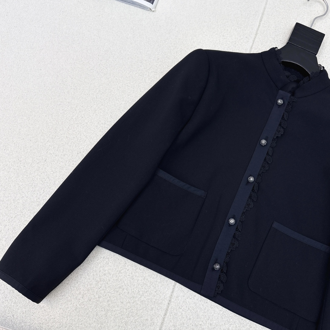 CD 25Ss———早秋新款水溶花蕾丝拼接小立领外套 🖤立体剪裁 正面双口袋点缀 短款版型 轻松分割身材