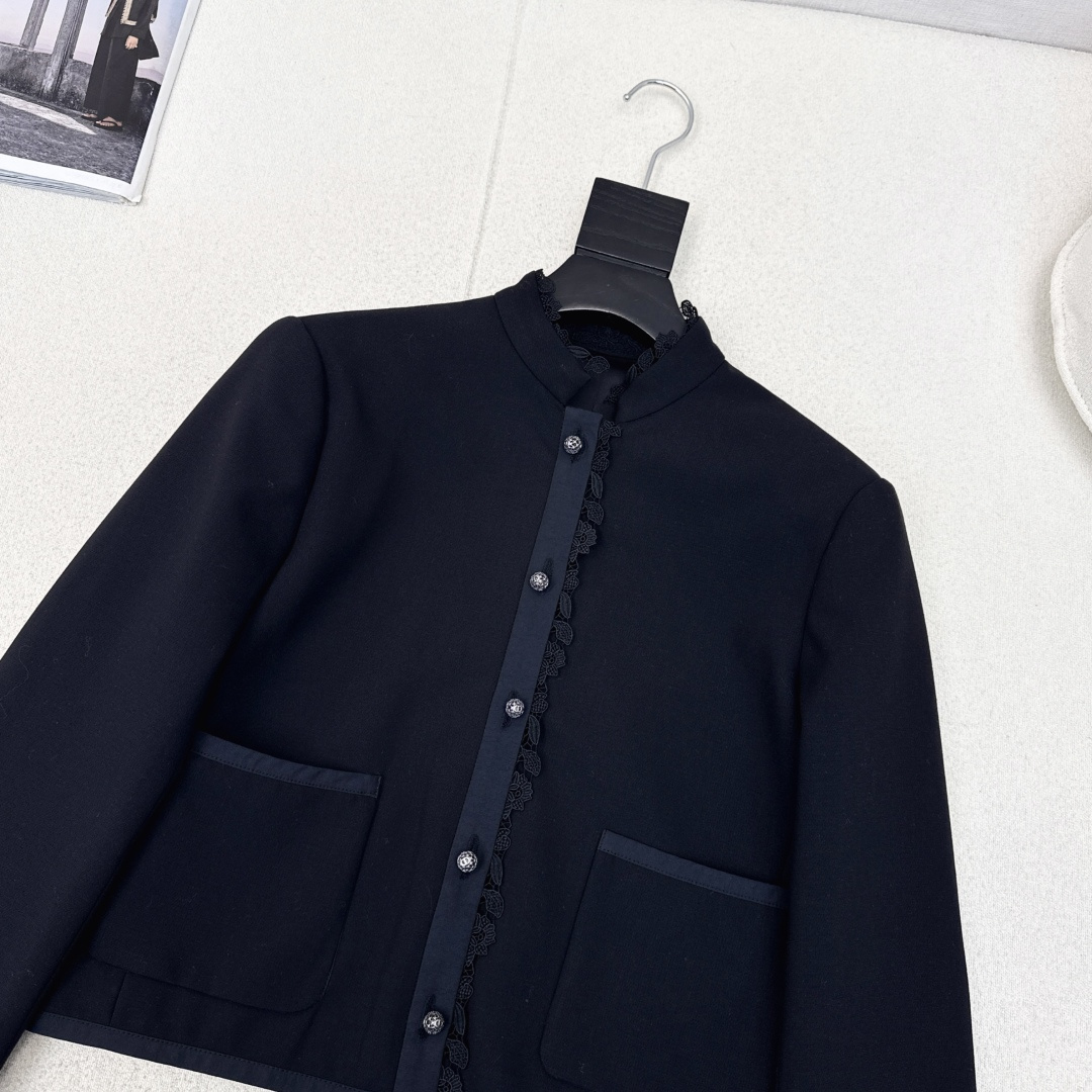 CD 25Ss———早秋新款水溶花蕾丝拼接小立领外套 🖤立体剪裁 正面双口袋点缀 短款版型 轻松分割身材