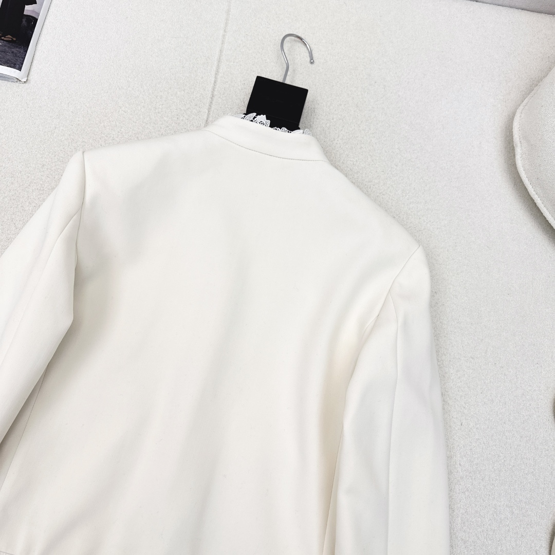 CD 25Ss———早秋新款水溶花蕾丝拼接小立领外套 🖤立体剪裁 正面双口袋点缀 短款版型 轻松分割身材