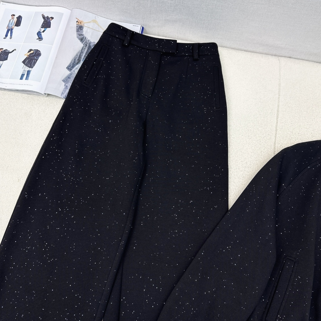 特价🉐️一套❗️SM❗️不退不换❗️BC 25Ss————秋冬最新款细闪亮片休闲套装🤍立领宽松卫衣外套+