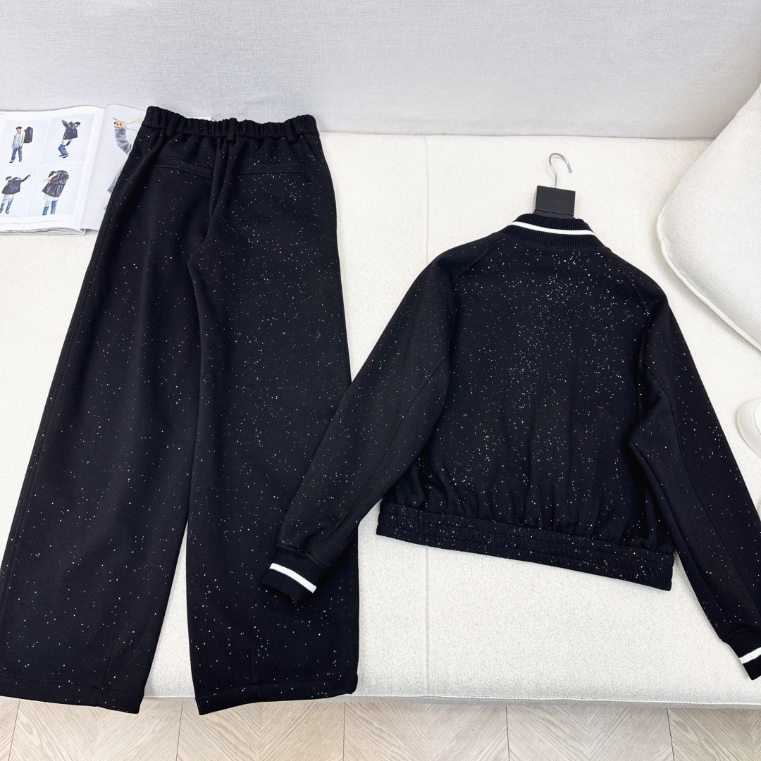 特价🉐️一套❗️SM❗️不退不换❗️BC 25Ss————秋冬最新款细闪亮片休闲套装🤍立领宽松卫衣外套+