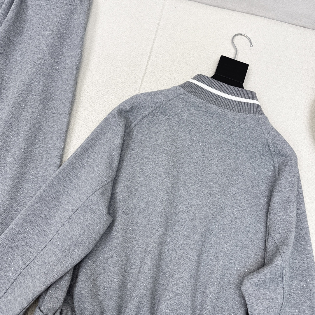 BC 25Ss————秋冬最新款细闪亮片休闲套装🤍立领宽松卫衣外套+松紧腰休闲裤 整体版型简约大方 但又