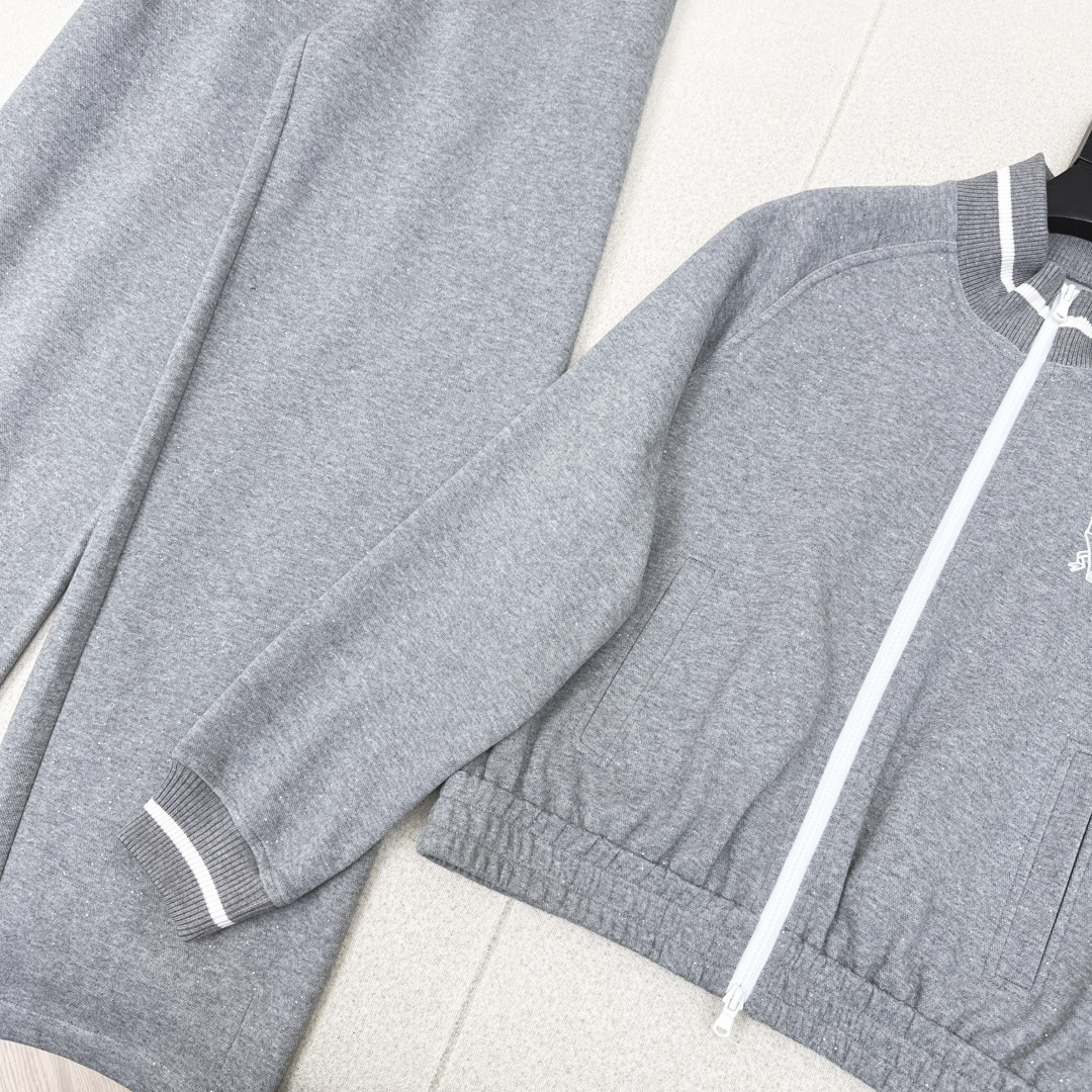 BC 25Ss————秋冬最新款细闪亮片休闲套装🤍立领宽松卫衣外套+松紧腰休闲裤 整体版型简约大方 但又