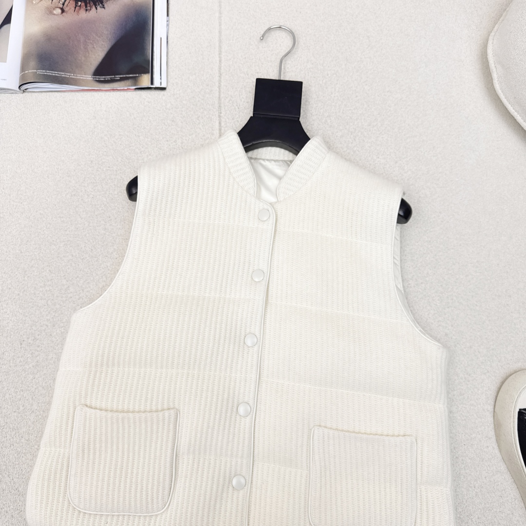 Reversible Goose Down Vest with Cashmere Shell 5 cmp i1757392893792 2562 0 3