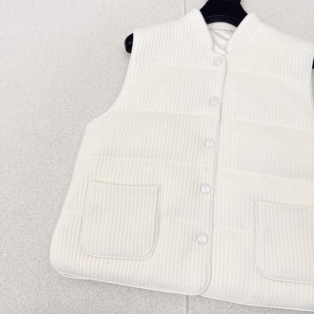 Reversible Goose Down Vest with Cashmere Shell 6 cmp i1757392893796 3563 0 5