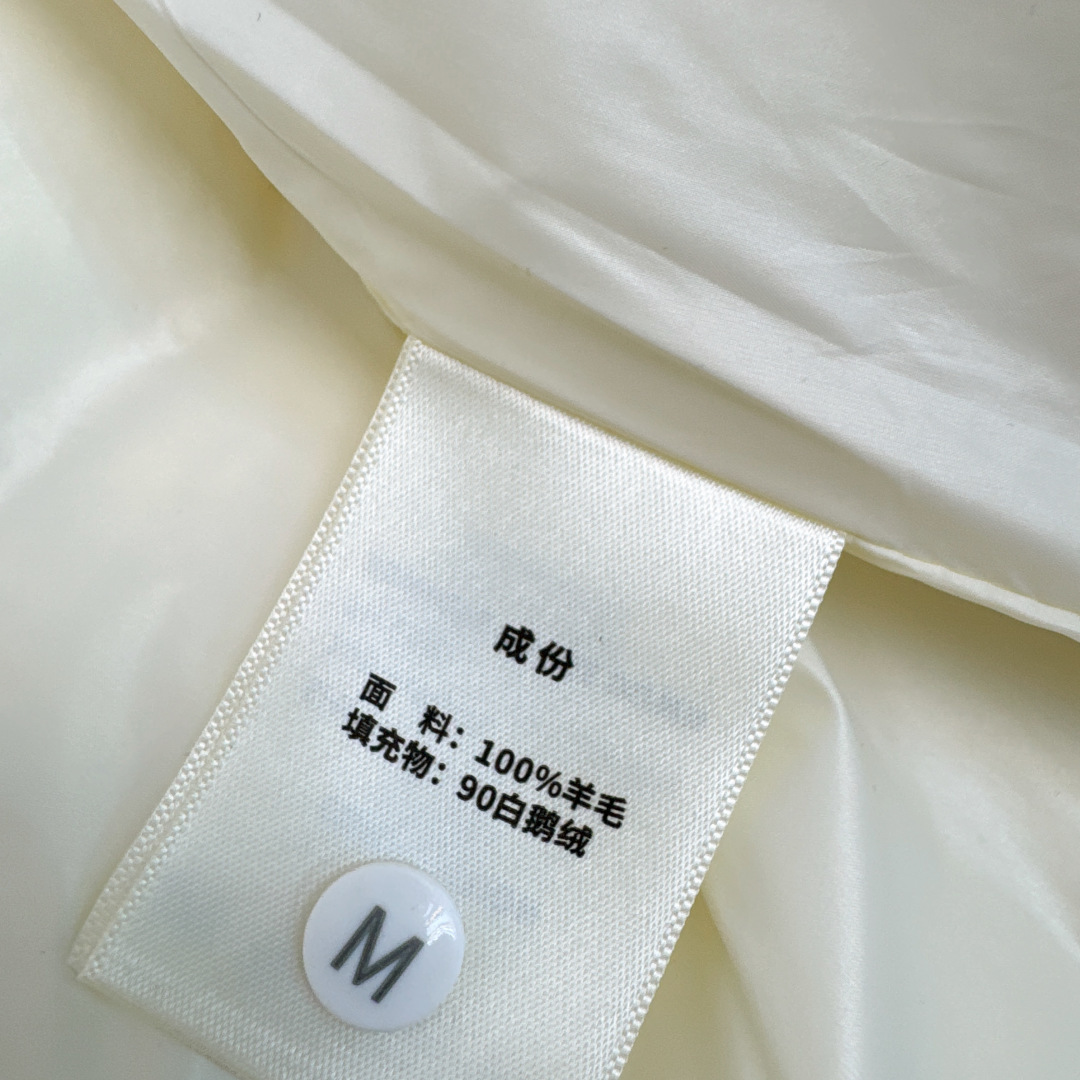 品质控必入 Bc 25Ss————秋冬最新款高奢意式极简穿搭立领白鹅绒马甲外套🩶重磅刺绣Bling亮片工