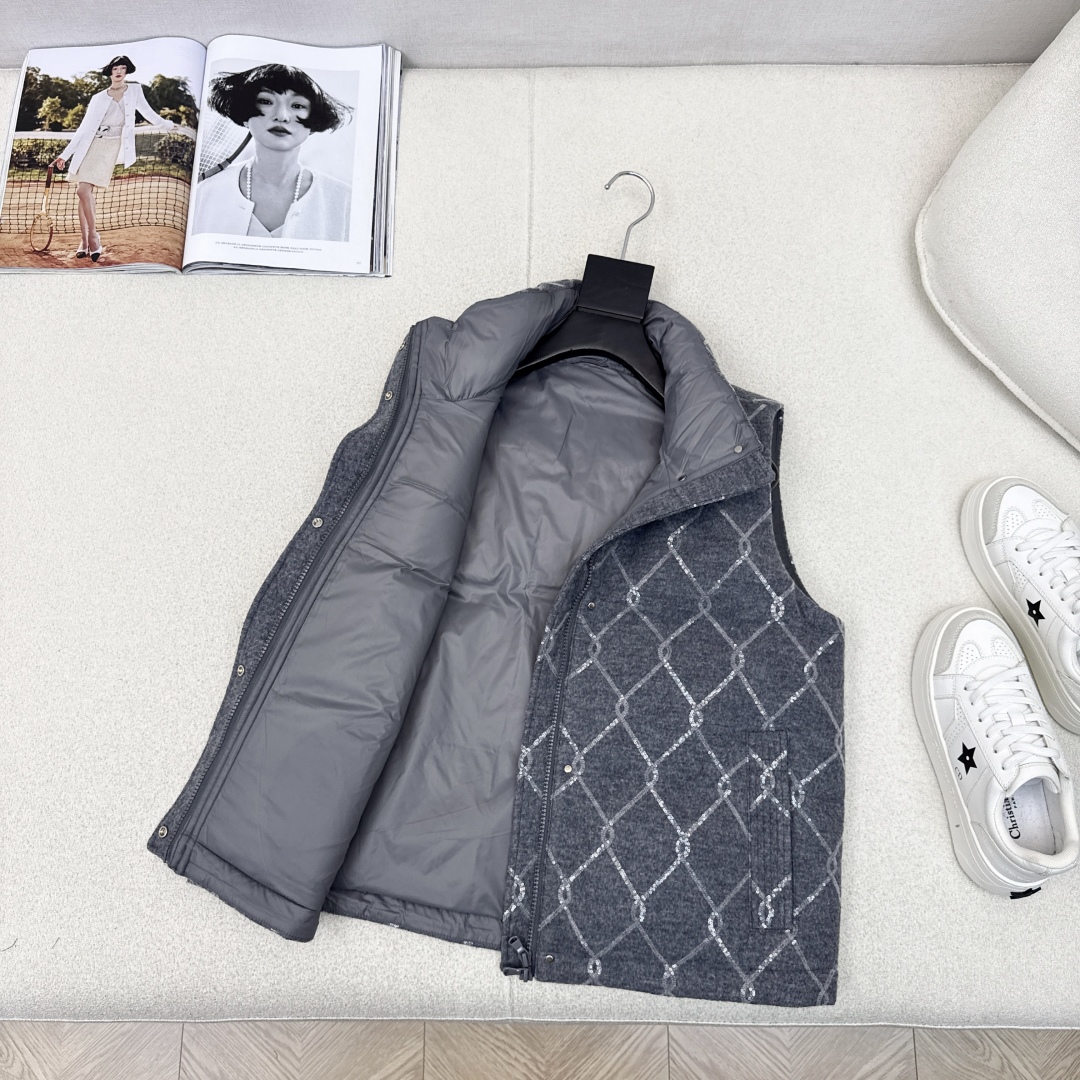 Luxury Italian Minimalist Down Vest: Embroidered Quilted Sleeveless Jacket 8 cmp i1757393415007 2037 0 6