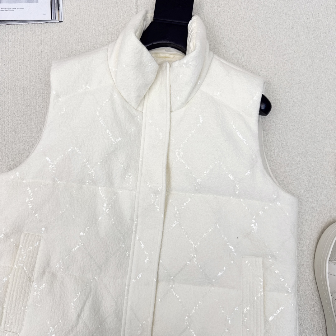 Bc 25Ss Italian Minimalist Down Vest: Embroidered Quilted Sleeveless Jacket 3 cmp i1757393449095 636 0 1