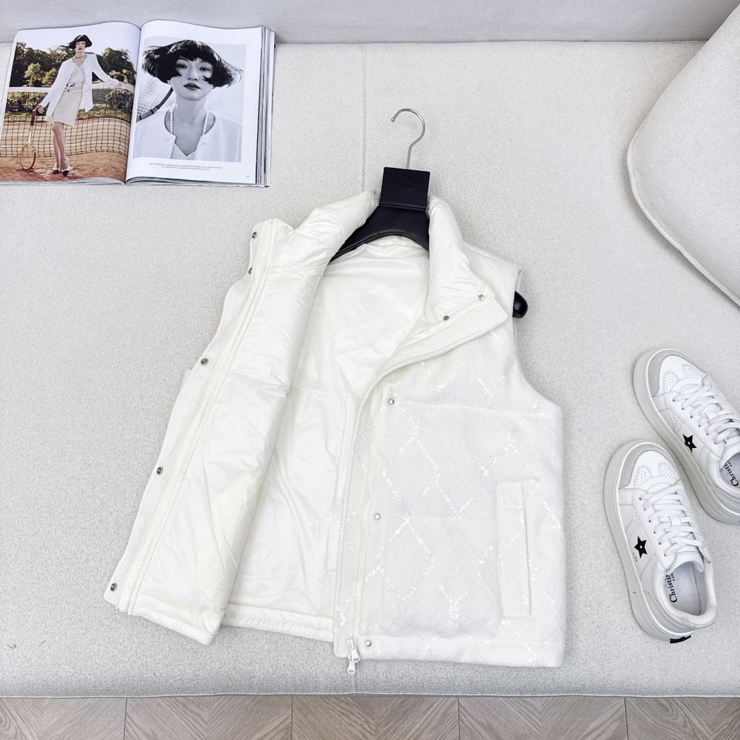 Bc 25Ss Italian Minimalist Down Vest: Embroidered Quilted Sleeveless Jacket 8 cmp i1757393449098 868 0 6