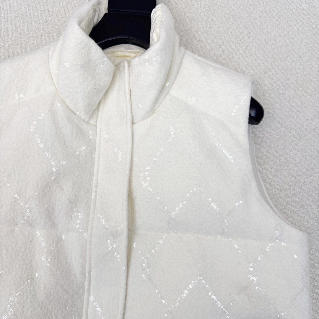 Bc 25Ss Italian Minimalist Down Vest: Embroidered Quilted Sleeveless Jacket 4 cmp i1757393450187 6323 0 2