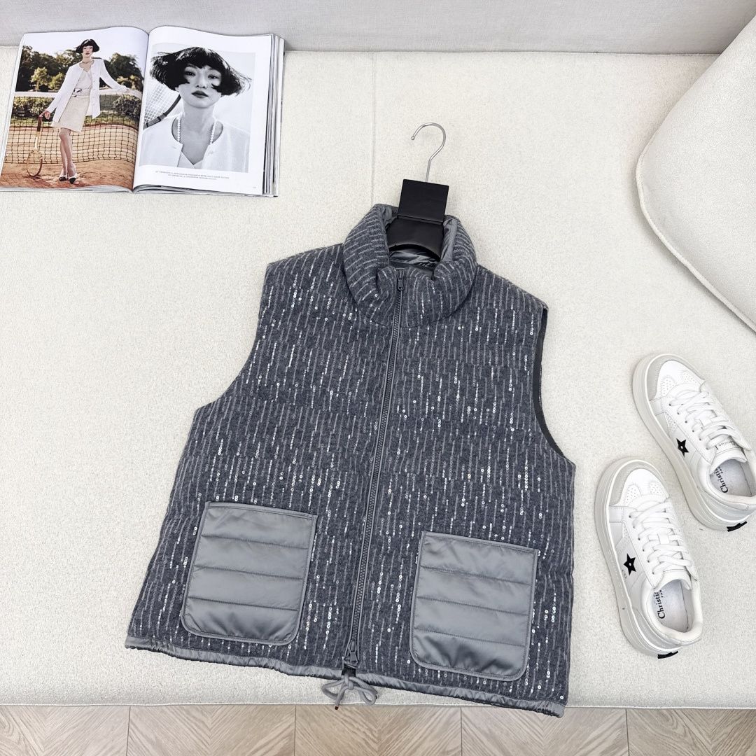 品质控必入 Bc 25Ss————秋冬最新款高奢意式极简穿搭立领白鹅绒马甲外套🩶重磅刺绣Bling亮片工