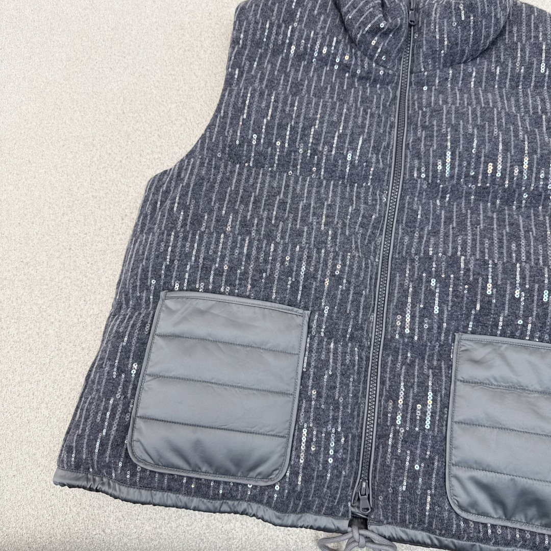 品质控必入 Bc 25Ss————秋冬最新款高奢意式极简穿搭立领白鹅绒马甲外套🩶重磅刺绣Bling亮片工