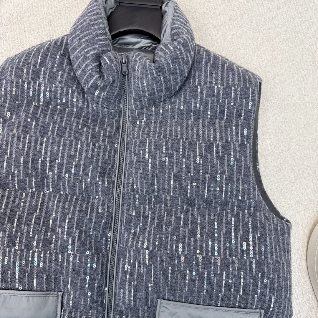 品质控必入 Bc 25Ss————秋冬最新款高奢意式极简穿搭立领白鹅绒马甲外套🩶重磅刺绣Bling亮片工